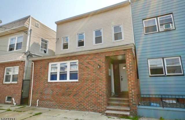 210 Sanford Ave Unit 2 Gallery 2