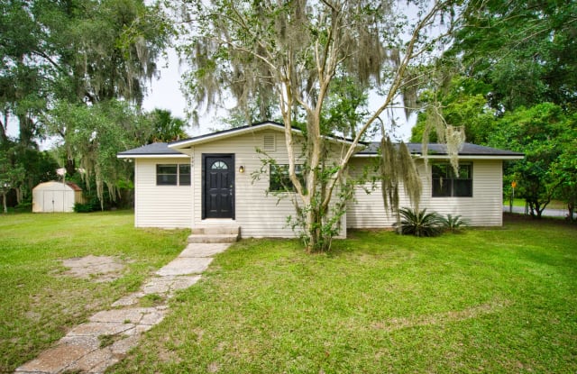 300 Vermont Street N. - 300 N Vermont Ave, Green Cove Springs, FL 32043