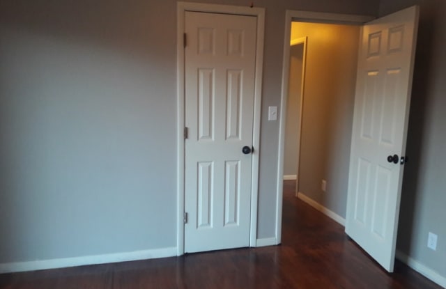 406 W Wayne Circle - 406 W Wayne Cir, Independence, MO 64050
