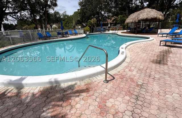 3032 S Oakland Forest Dr Gallery 4