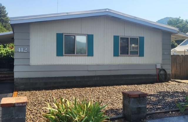 RARE FIND AVAILABLE NOW HOME IN ROGUE RIVER photos photos