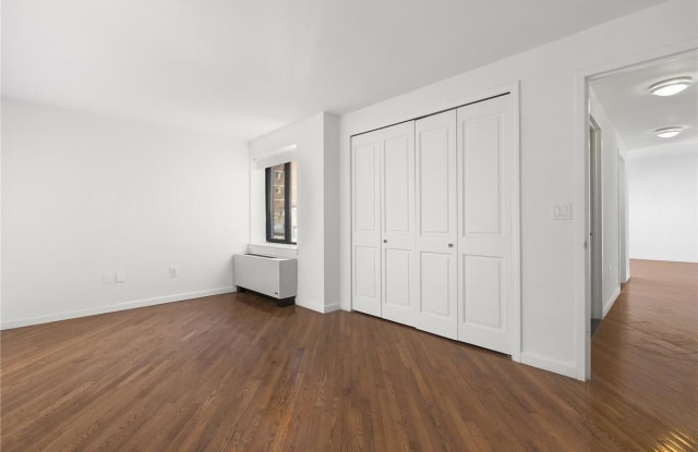 401 west 22nd street Gallery 4