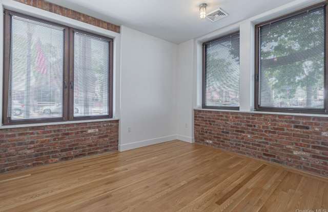 16 Willow Avenue Gallery 2