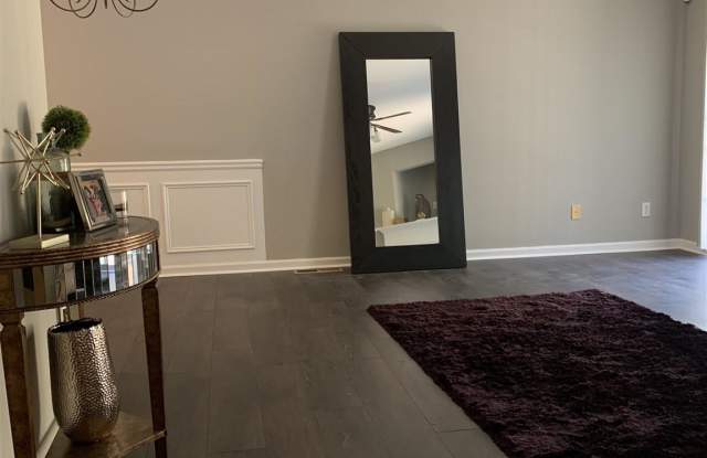 738 Celeste Ln Gallery 2