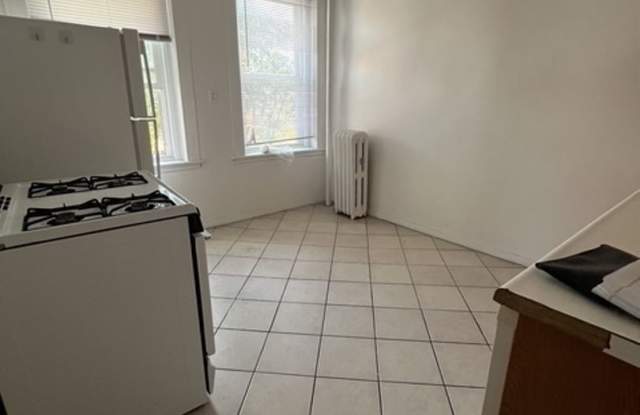 1 Bed Split 10 Mins from Boston University Gallery 4