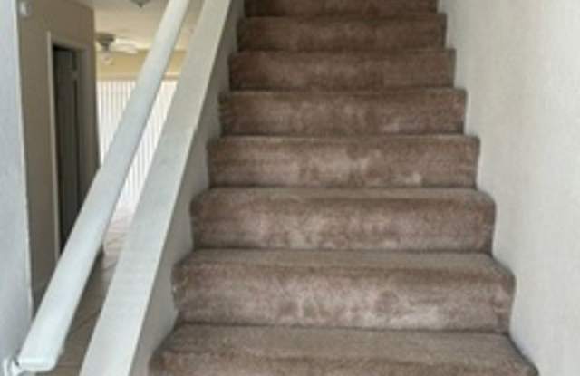 Large 2 bed 1 1/2 bath Town house. Inside laundry, assigned parking Gallery 3