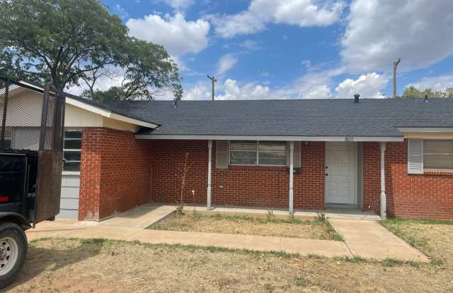 Great 4 bedroom 2 bath Home! No application fee - 1610 70th Place, Lubbock, TX 79412