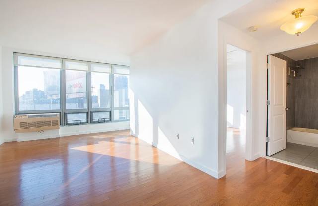 551 Borden Ave Apt 13E Gallery 2