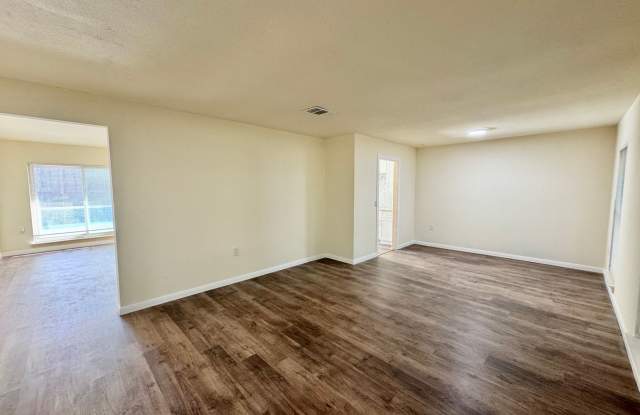 *MOVE IN SPECIAL* Beautiful 3-Bedroom/ 2 Bath REMODELED Home! Gallery 3
