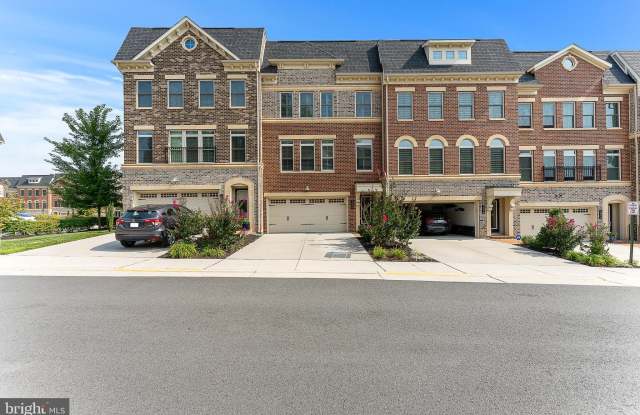 7208 HOLYWELL LANE Gallery 2