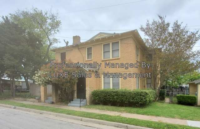 3110 1/2 N Lake Ave Gallery 2