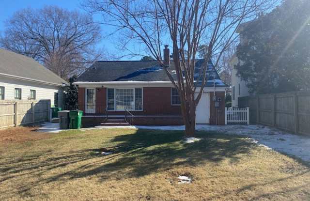 1/2 MONTH FREE! ✨Cotswold- 3 bed,2 bath, Hardwood floors Gallery 3