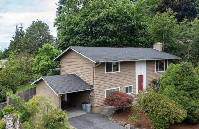 Spacious 4-Bedroom Home in Finn Hill for Rent Gallery 1