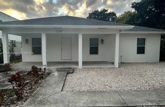 1724 NW 1st Pl photos photos