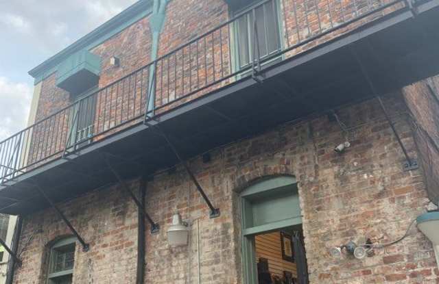 719 Bourbon St Gallery 2