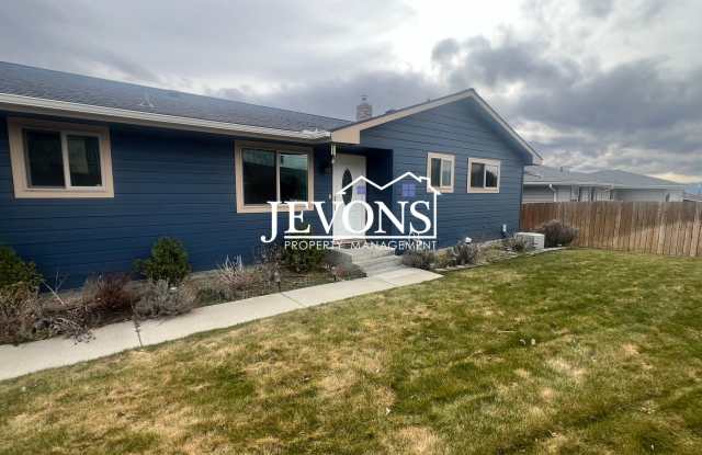Enjoy this spacious 4-bedroom home near Pacific Northwest University with easy access to US-12! photos photos