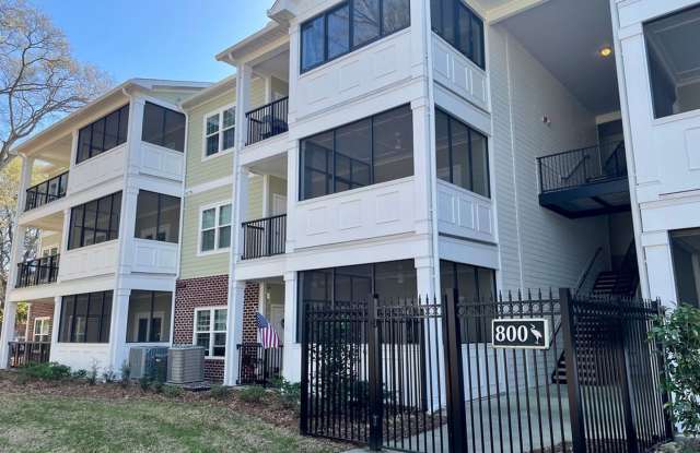 Available May 11th. GROUND FLOOR 3BR/2 BA Condo in Riverland Woods! photos photos