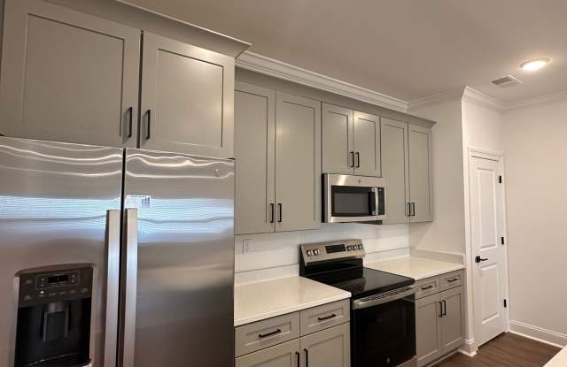 636 Cottage Grove Circle - 1 Gallery 4