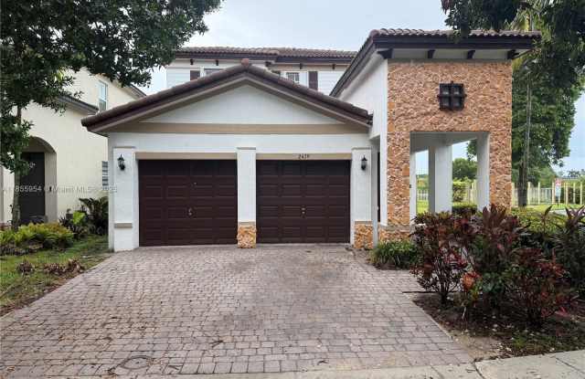 2479 NE 4th St photos photos