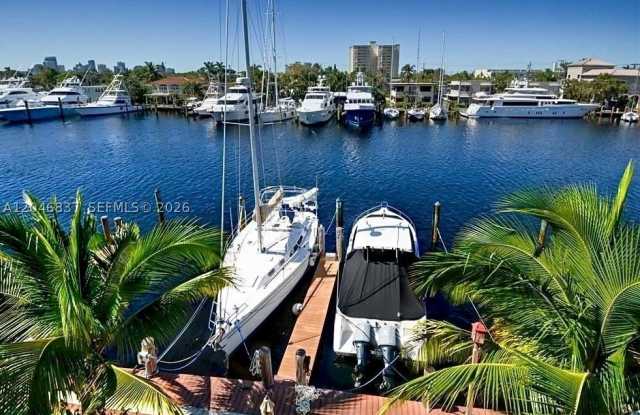 815 Middle River Dr Gallery 1