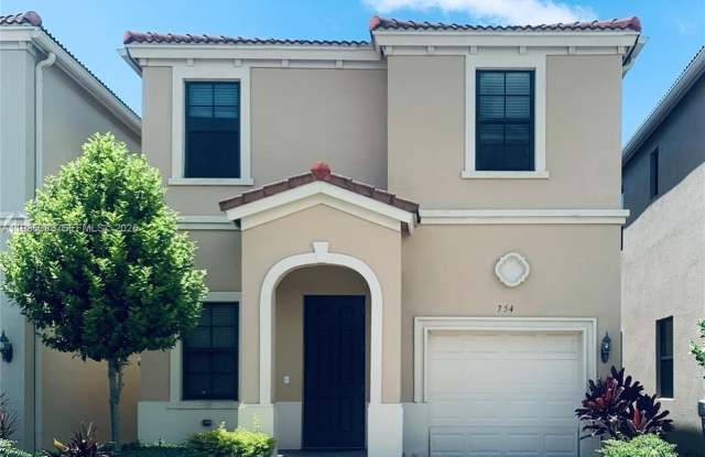 754 NE 191st Ter photos photos