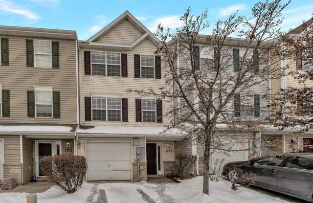 Stunning Newly Renovated 3 Bed - 2.5 Bath Townhome - Available NOW! photos photos