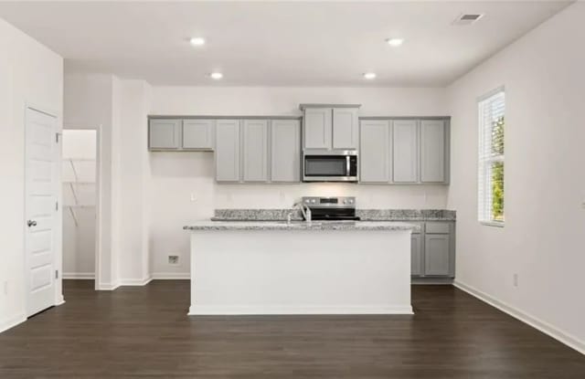 Room in 4 Bedroom Home in Locust Grove Gallery 3