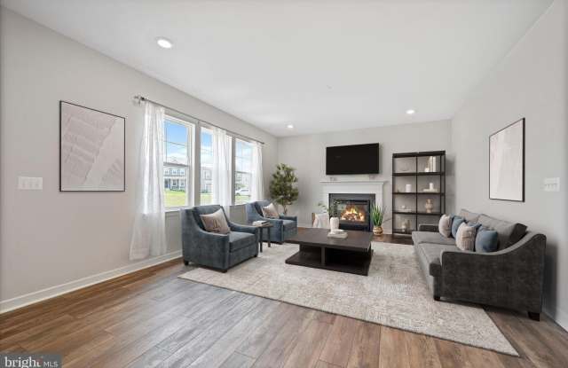 2093 WHITHORN HILL photos photos