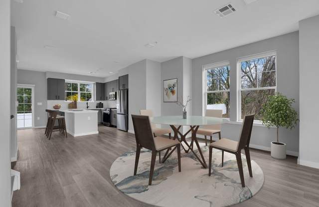 Woodland Square at Park Ridge Gallery 4
