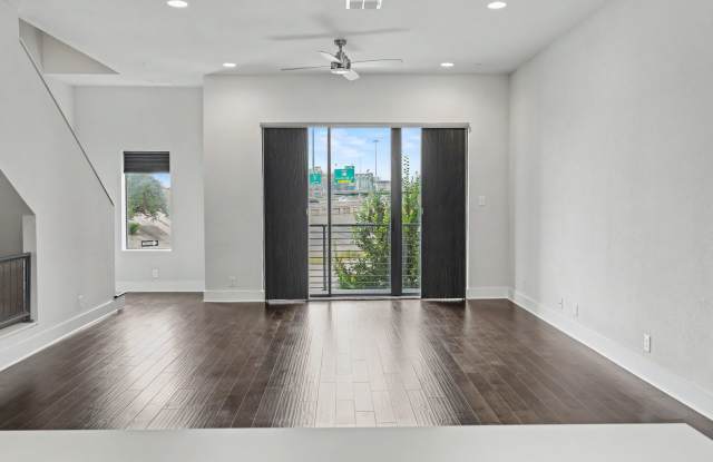 4 Week Free Move-In Incentive! Modern Downtown SA Townhome | Rooftop Balcony, Private Garage & All Appliances Included Gallery 4