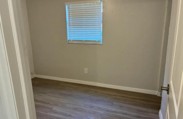 2620 E 33rd Ave Gallery 3
