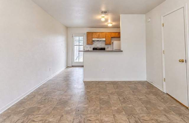 102 E Robin Ln Gallery 4