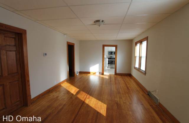 2922 Oak St. Gallery 3