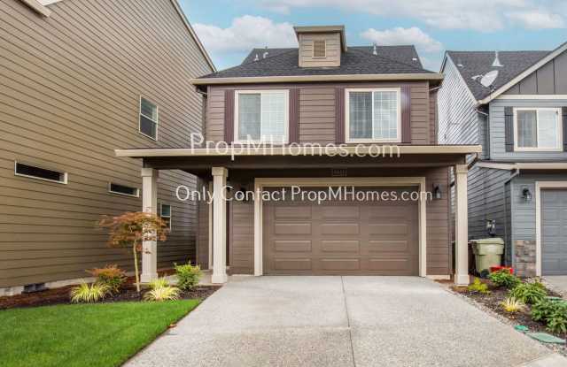 MOVE IN SPECIALS! Beautiful Four Bedroom Home in North Plains - Short Term Lease Through May 31st Gallery 1