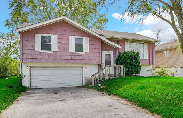 4-Bedroom, 2-Bathroom Home in Richton Park photos photos