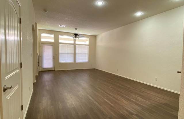 Beautiful 2 Bedroom Del Prado Condominium w/ access to Del Prado Swim Pavillion Gallery 4