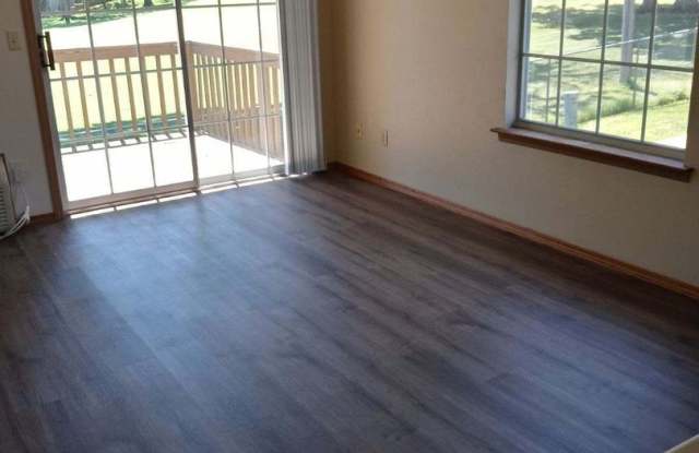 Unfurnished Studio @ Fall Creek!  Only $425.00 Per month! Gallery 1