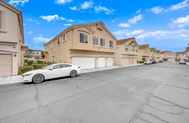 Charming 2 bedroom 2 bathroom townhome Gallery 4