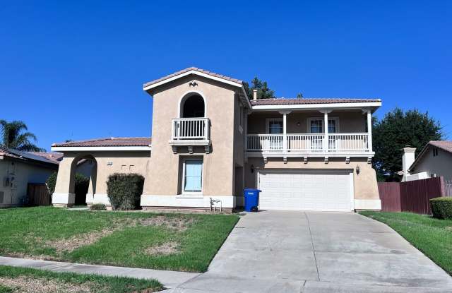 Spacious Quaint 2-Story Home Gallery 3
