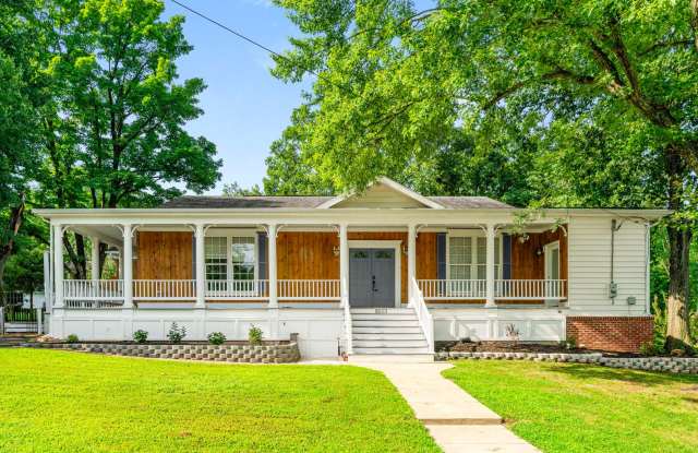 Available for as little as 6 months! Charming One-Level Retreat with Wraparound Porch in the Heart of Manassas - 8513 Thomas Drive, Loch Lomond, VA 20110