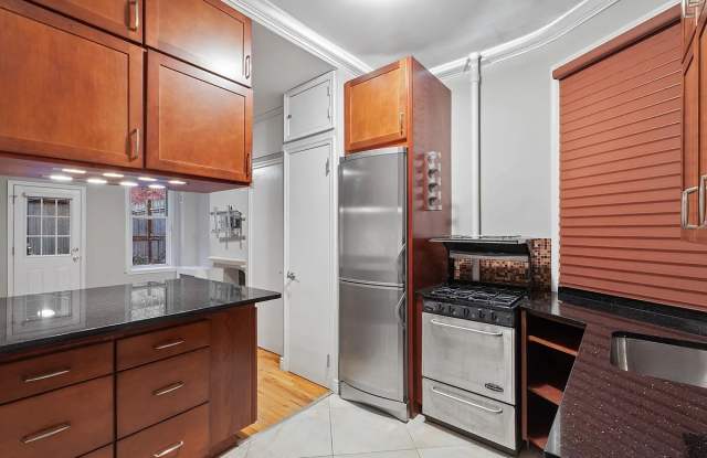 214 E 84th St - 214 East 84th Street, New York City, NY 10028