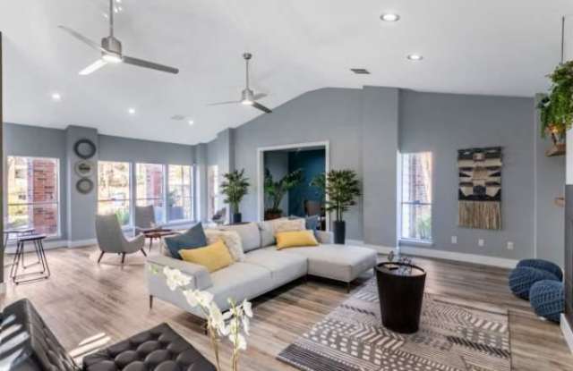 2064 Cedar Bend Dr Gallery 1