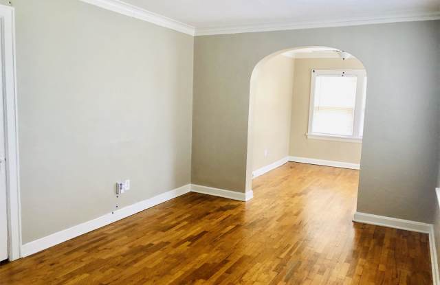 1114 W 45th St - 3 Gallery 2