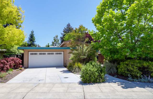 4 Bed / 2 Bath Welcoming Midtown Palo Alto home for rent. YouTube tour!! - 600 Bryson Avenue, Palo Alto, CA 94306
