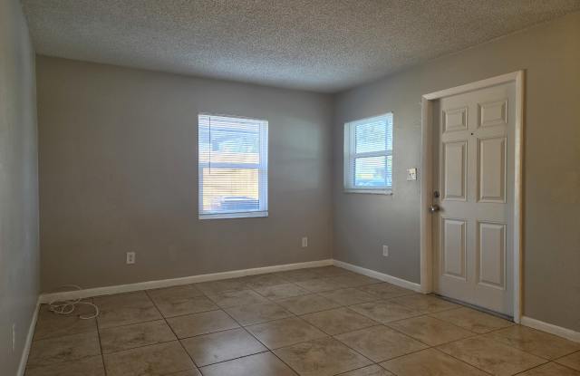 2410 W Cypress St Apt B Gallery 4