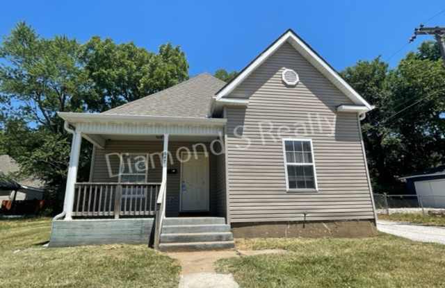 3 Bedrooms / 1 Bath!  Cute and Charming Home Available Early May! photos photos