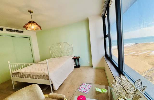 5801 North Sheridan Road photos photos