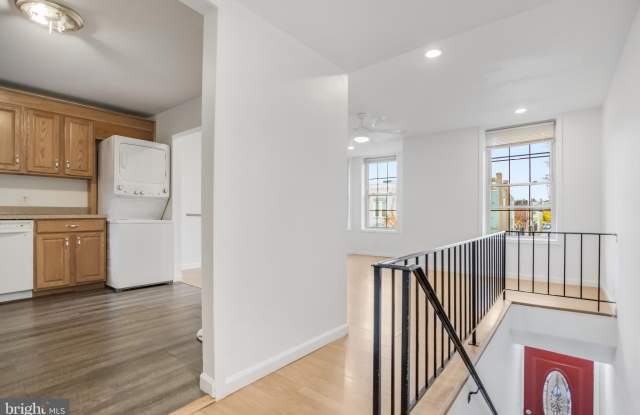 814 11TH Street NE Gallery 2