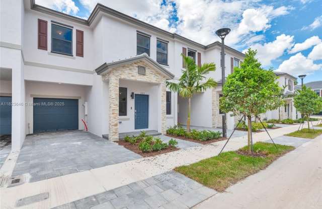 523 SW 19th Ter photos photos