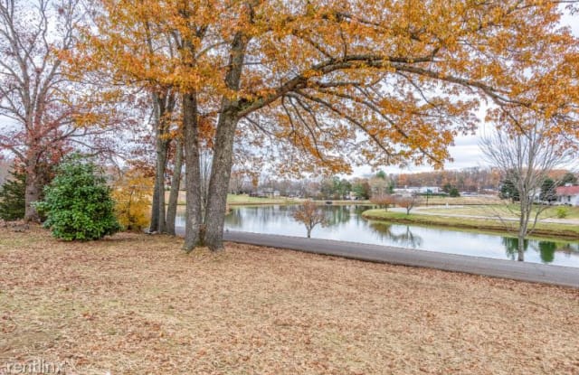 201 W. lake dr. - 201 West Lake Drive, Dickson, TN 37055